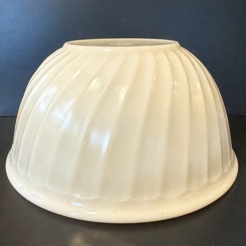 Vintage Fire King Cream Swirl Mixing Bowl - 9"